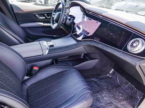New 2022 Mercedes-Benz EQS 580 4MATIC Sedan image 15