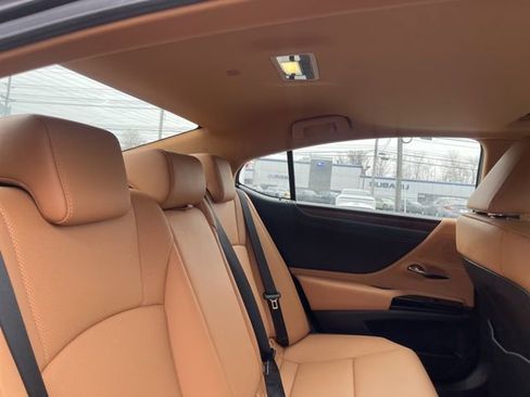 Used 2024 Lexus ES 250 w/ Premium Package image 10