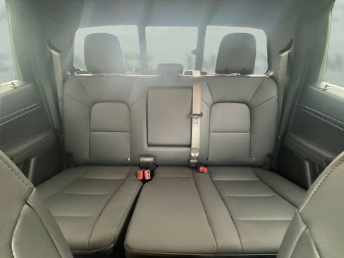 Used 2024 GMC Canyon Elevation w/ Elevation Premium Package AWD/4WD image 6