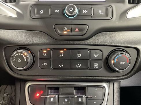 Used 2024 GMC Terrain SLE AWD/4WD image 19