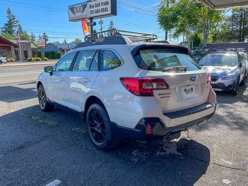 Used 2018 Subaru Outback 2.5i AWD/4WD image 2