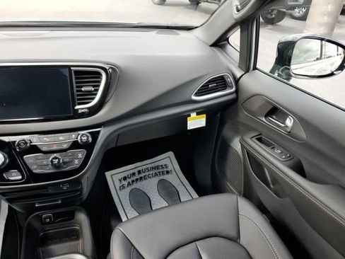 New 2026 Chrysler Voyager LX FWD image 15