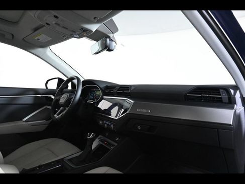 Certified 2025 Audi Q3 2.0T Premium w/ Convenience Package AWD/4WD image 15