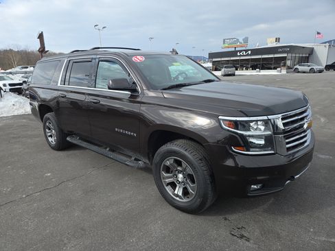 Used 2018 Chevrolet Suburban LT image 1