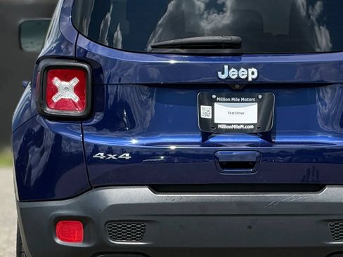 Used 2018 Jeep Renegade Latitude w/ Cold Weather Group AWD/4WD image 13