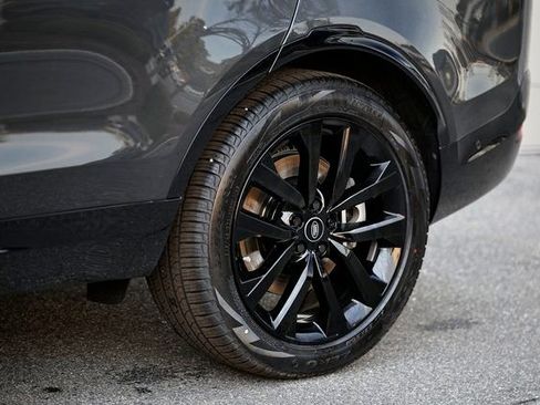 New 2026 Land Rover Discovery Limited Edition image 5