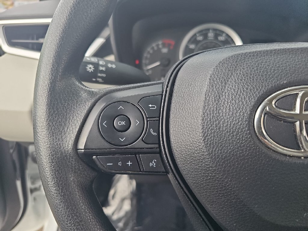 Used 2022 Toyota Corolla LE w/ Carpet Mat Package (TMS) FWD image 17