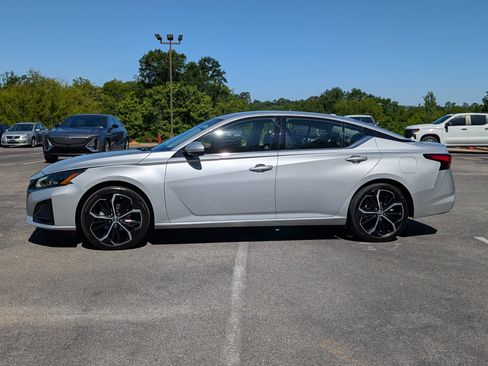 Used 2024 Nissan Altima 2.5 SR FWD image 6