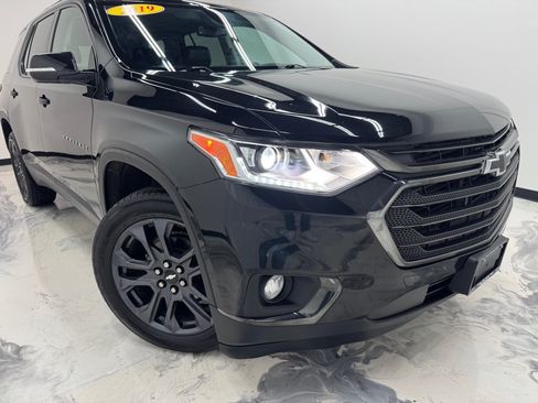 Used 2019 Chevrolet Traverse RS FWD image 2