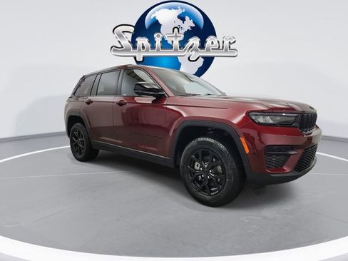 New 2025 Jeep Grand Cherokee Altitude image 3