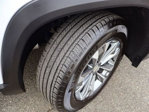 Used 2025 Chevrolet Equinox LT image 36