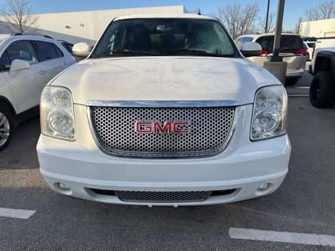 Used 2014 GMC Yukon Denali image 2