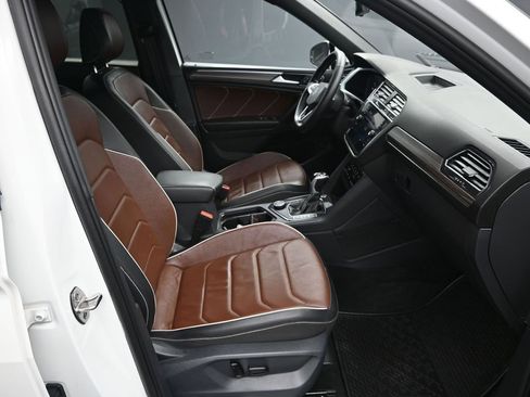 Used 2023 Volkswagen Tiguan SEL R-Line image 40