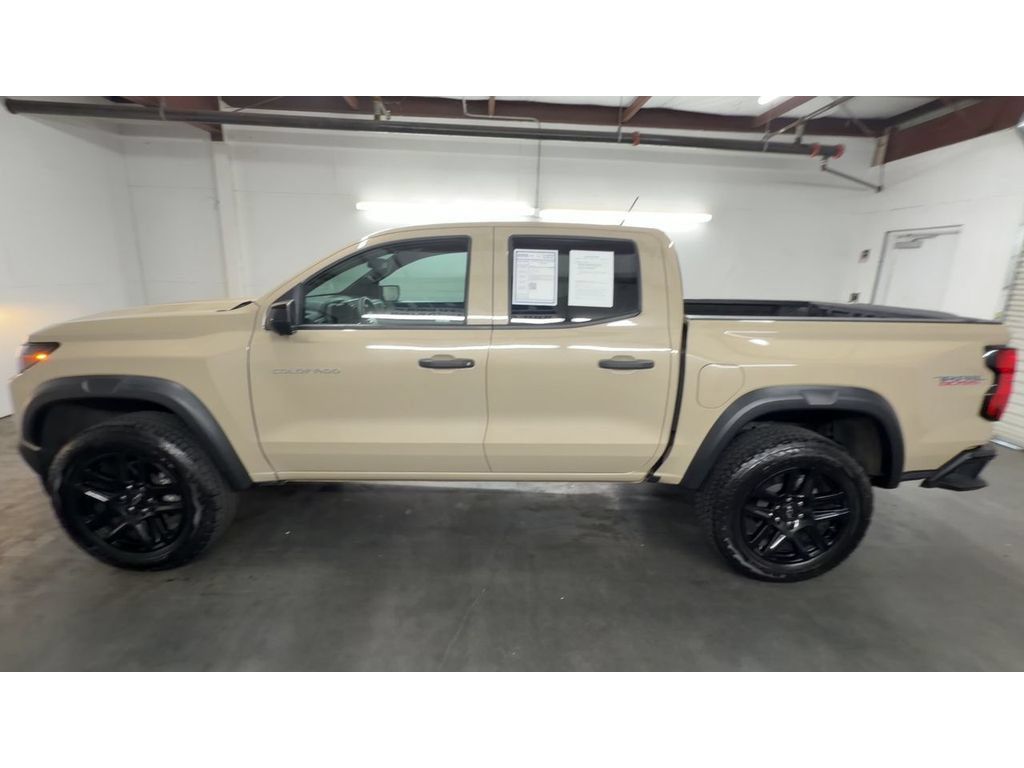 Certified 2024 Chevrolet Colorado Trail Boss w/ Technology Package AWD/4WD image 5