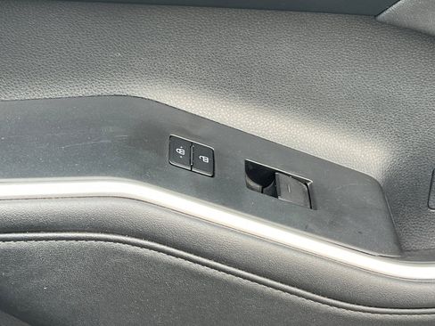 Used 2024 Toyota Highlander XLE image 22