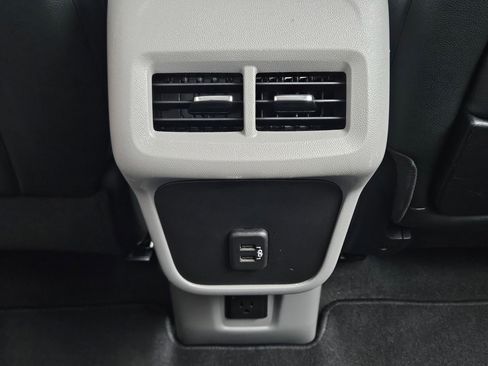 Used 2024 GMC Terrain SLT image 27