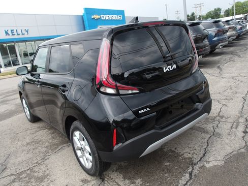 Used 2023 Kia Soul LX w/ Option Group 015 FWD image 5