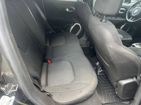 Used 2017 Jeep Renegade Latitude FWD image 13