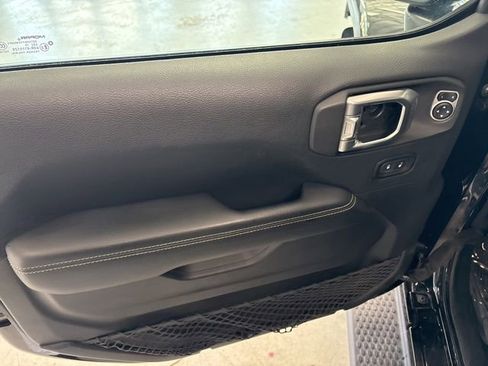 Used 2019 Jeep Wrangler Unlimited Sahara AWD/4WD image 19