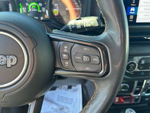 Used 2024 Jeep Wrangler Unlimited AWD/4WD image 14