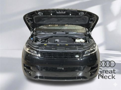 Used 2025 Land Rover Range Rover Sport SE AWD/4WD image 17