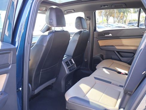 Used 2022 Volkswagen Atlas Cross Sport SE w/ Panoramic Sunroof Package image 34