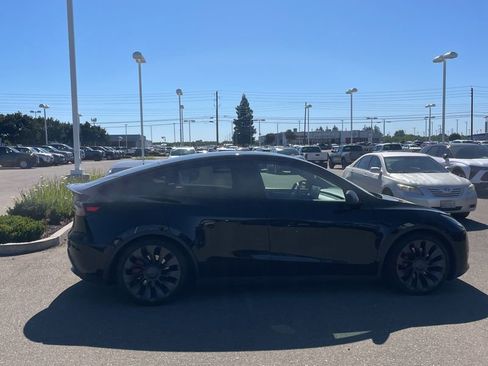 Used 2023 Tesla Model Y Performance AWD/4WD image 3
