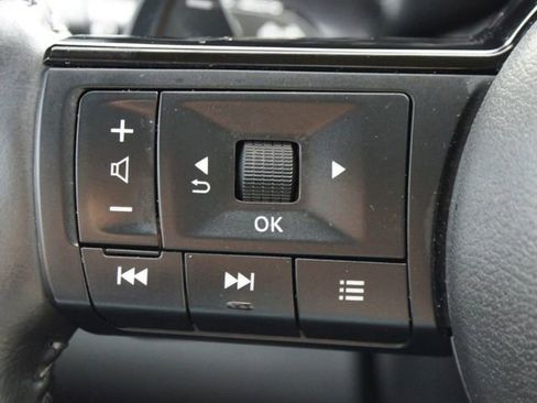 Used 2024 Nissan Pathfinder SL image 11