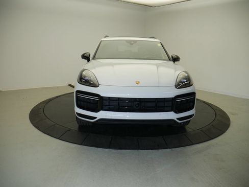 Certified 2023 Porsche Cayenne Turbo AWD/4WD image 10