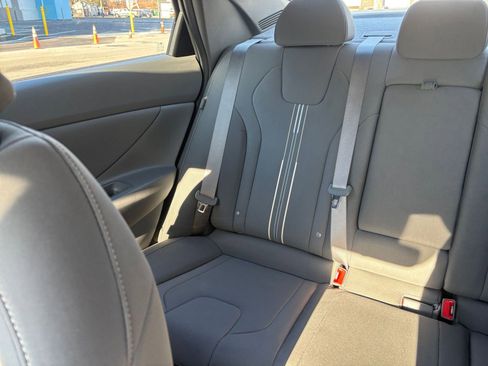 Used 2025 Hyundai Elantra SEL image 36