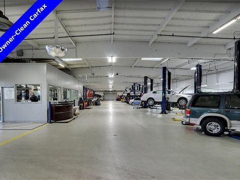 Used 2021 Ford Explorer XLT image 32