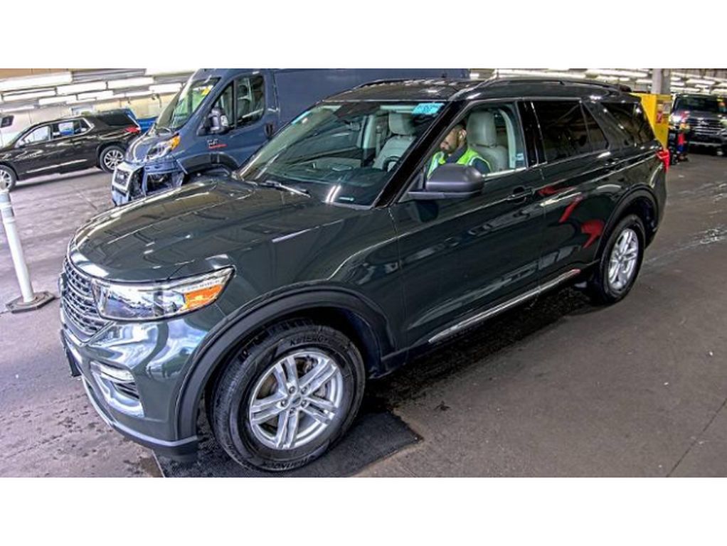 Used 2023 Ford Explorer XLT w/ Equipment Group 202A AWD/4WD image 2