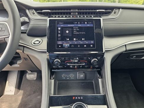 Used 2024 Jeep Grand Cherokee Altitude RWD image 48