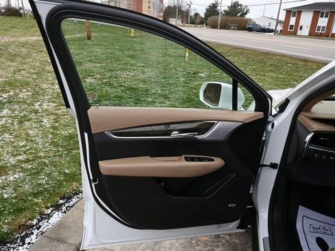 Used 2020 Cadillac XT6 Premium Luxury image 27