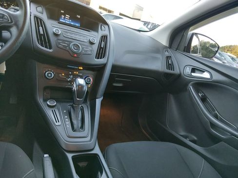 Used 2016 Ford Focus SE FWD image 12