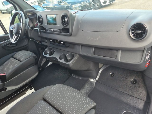 Used 2022 Mercedes-Benz Sprinter 2500 image 19