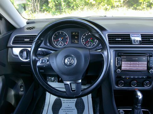 Used 2015 Volkswagen Passat 1.8T Limited Edition image 30