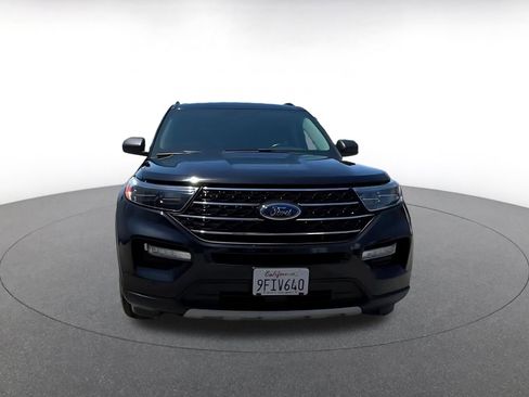 Used 2023 Ford Explorer XLT w/ Equipment Group 202A RWD image 4