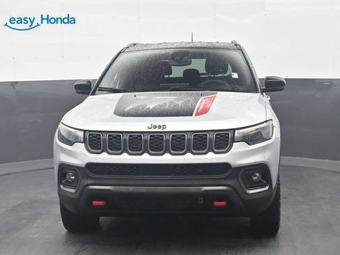 Used 2025 Jeep Compass Trailhawk w/ Trailer Tow Group AWD/4WD image 2