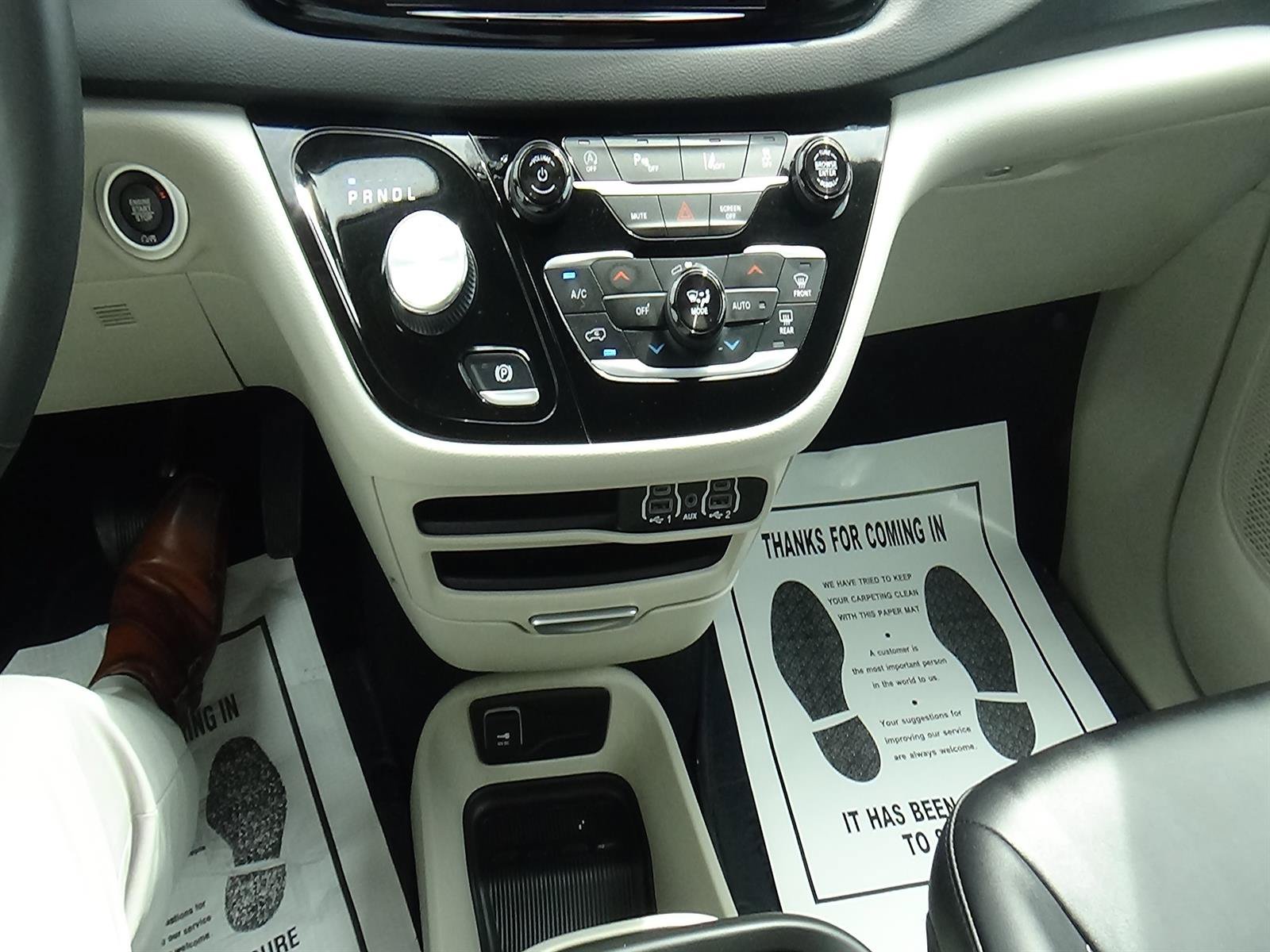 Certified 2024 Chrysler Pacifica Touring-L FWD image 24