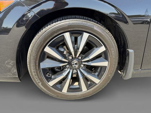 Certified 2024 Honda Civic EX image 9