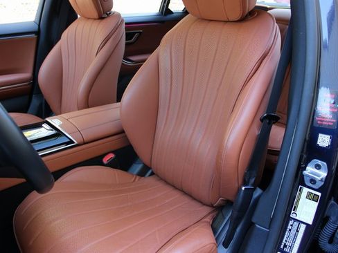 Used 2022 Mercedes-Benz S 500 4MATIC w/ 3D Technology Package image 9