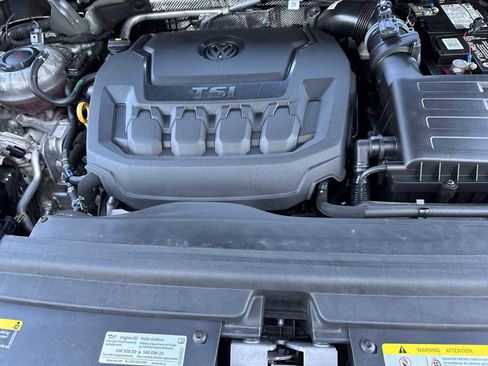 Used 2022 Volkswagen Tiguan SE w/ Panoramic Sunroof Package image 13