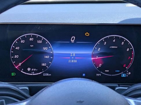 Used 2025 Mercedes-Benz GLB 250 4MATIC image 35