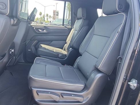 Used 2024 GMC Yukon XL SLT w/ SLT Luxury Package AWD/4WD image 25