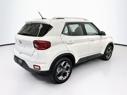 Used 2025 Hyundai Venue SEL FWD image 9
