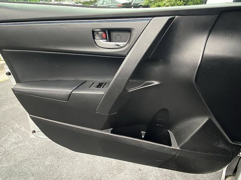 Used 2018 Toyota Corolla SE FWD image 9