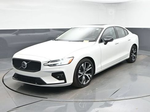 Used 2025 Volvo S60 B5 Core FWD image 3