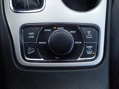 Used 2019 Jeep Grand Cherokee Overland image 24