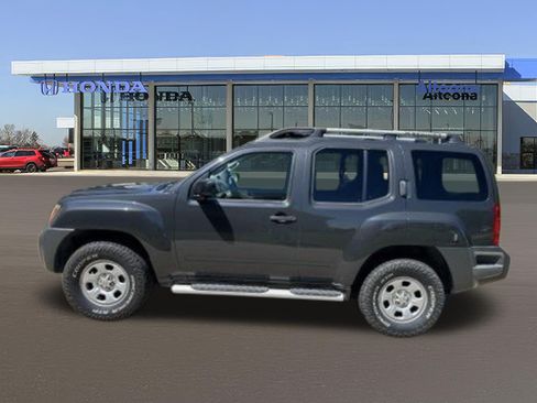 Used 2013 Nissan Xterra X AWD/4WD image 2